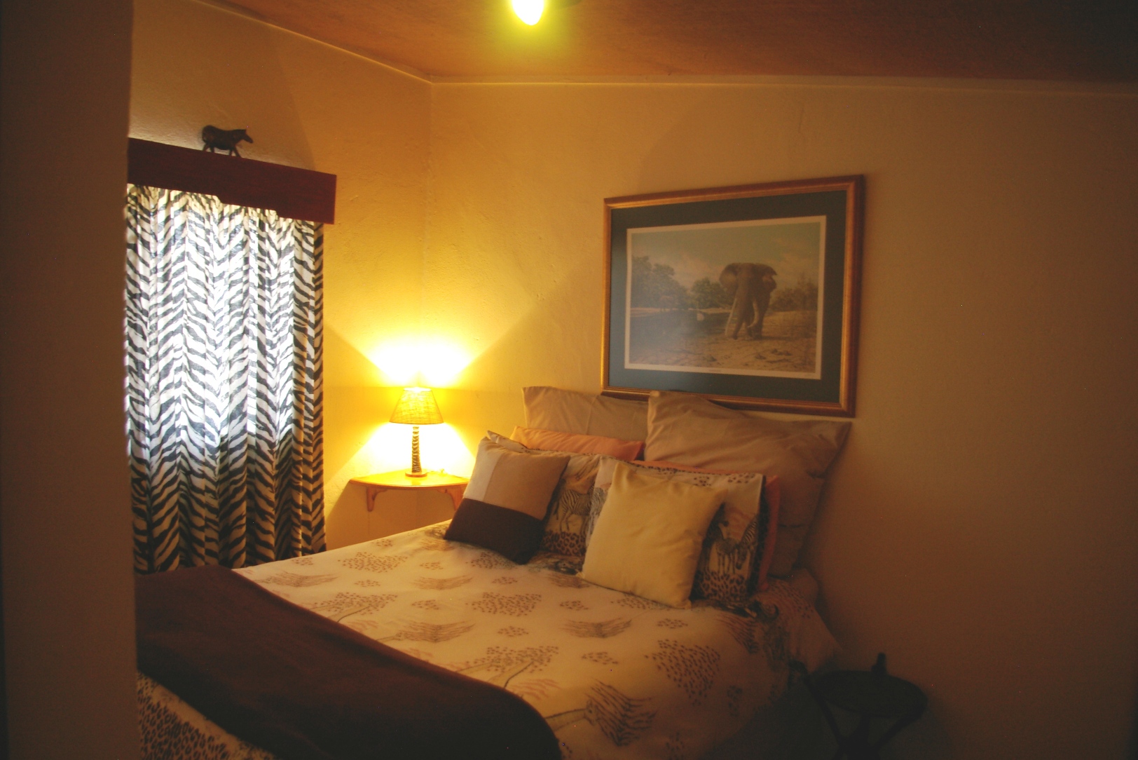 Bush cottage 1, Bedroom with double bed